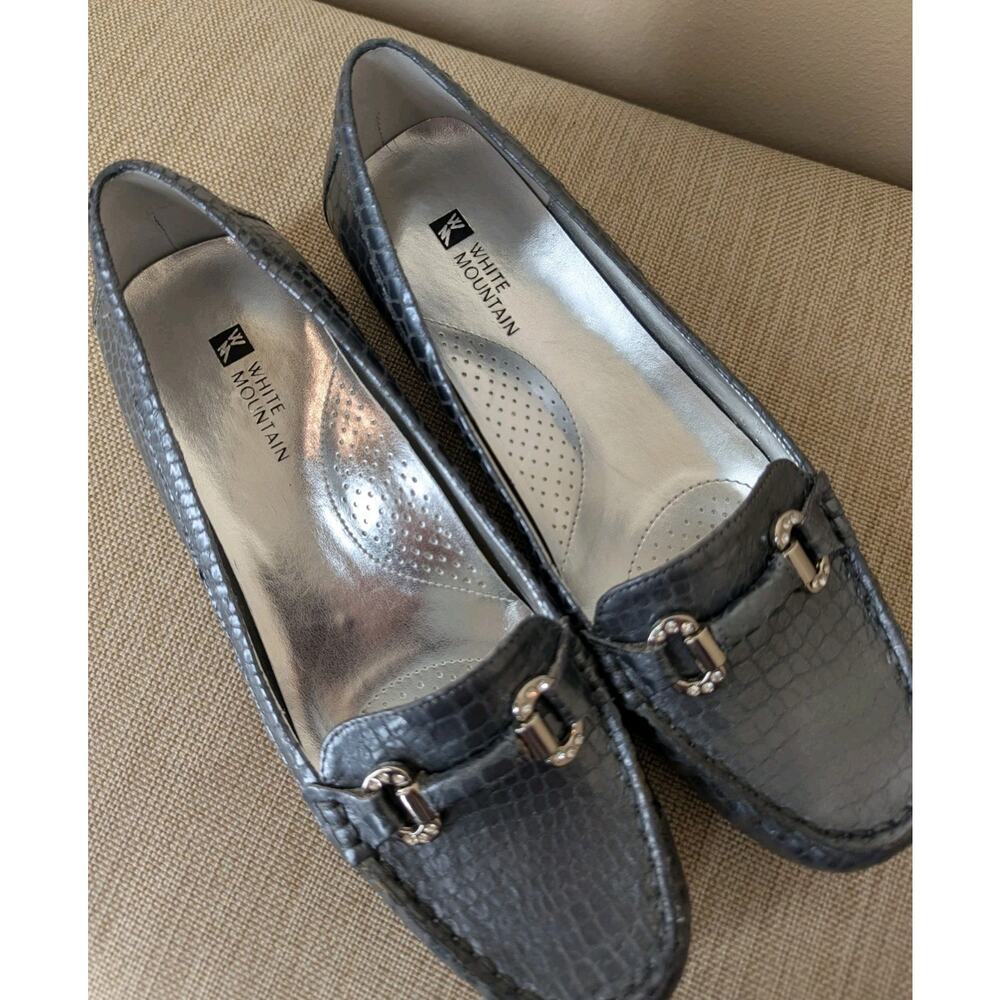 White Mountain Prize Pewter Gray Leather Embossed Flats Moccasins Loafers Size 8 - Picture 6 of 7